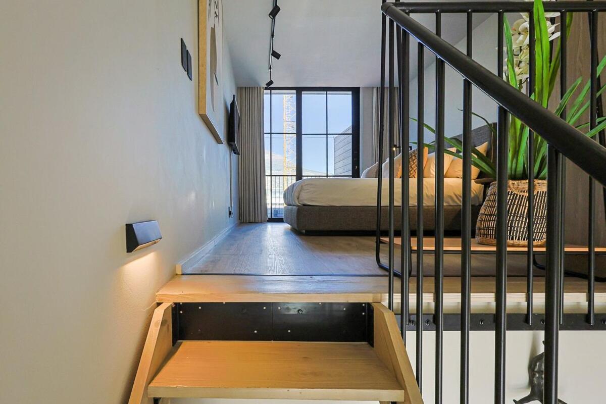Stylish Topfloor At The Harri Mountain & Views Cape Town