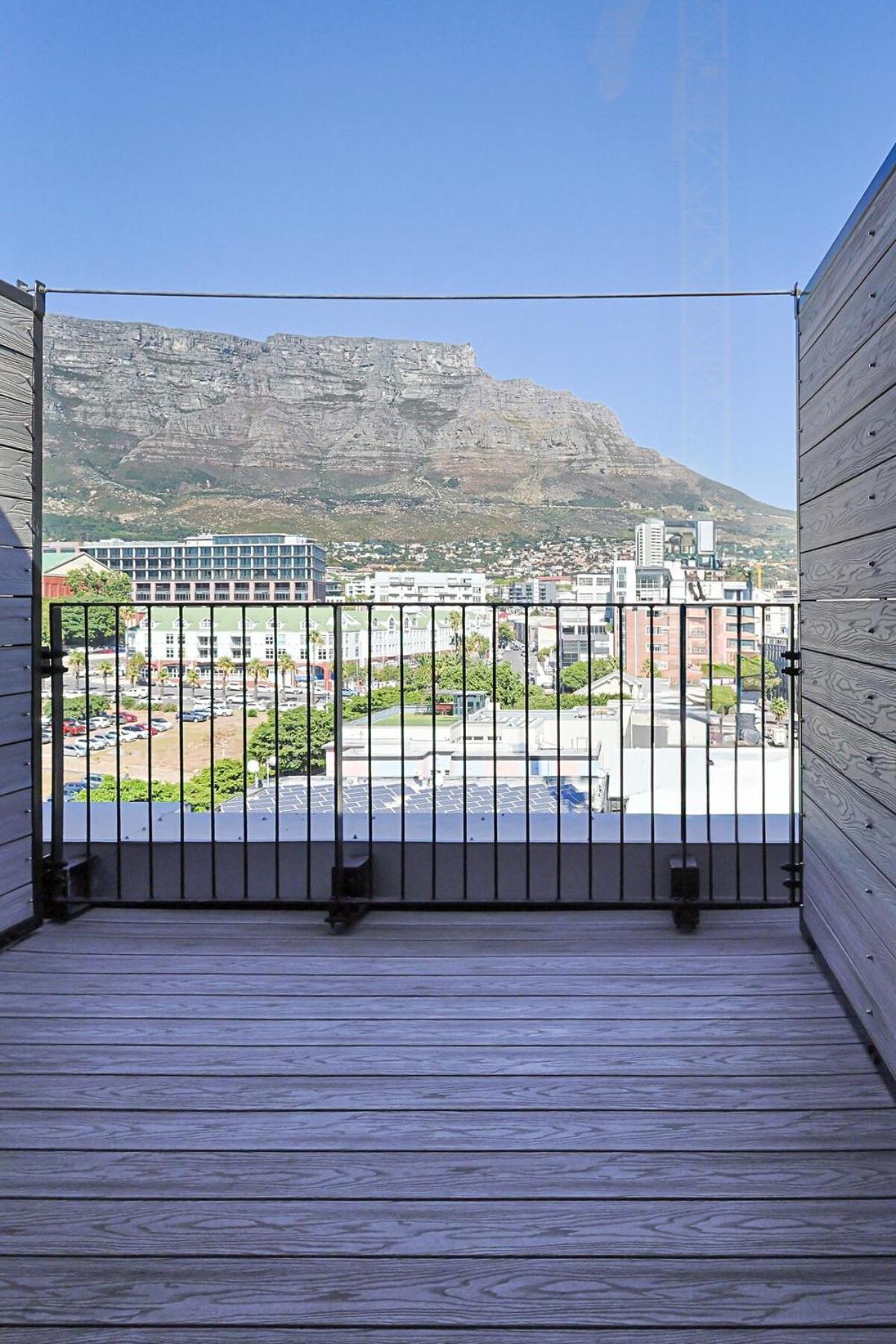 Stylish Topfloor At The Harri Mountain & Views Apartment